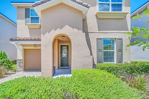 Chic Resort Villa: Themed Rooms, Pool & Game Room!