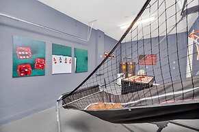 Chic Resort Villa: Themed Rooms, Pool & Game Room!