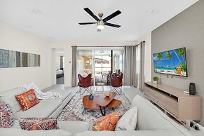 Chic Resort Villa: Themed Rooms, Pool & Game Room!