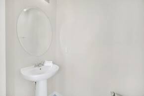 Chic Resort Villa: Themed Rooms, Pool & Game Room!