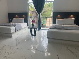 D LUXURY HOTEL BAKALAR