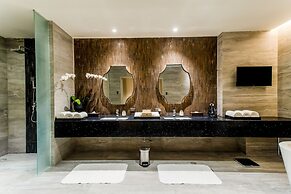 Brittany Hotel Villar City