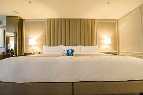 Brittany Hotel Villar City