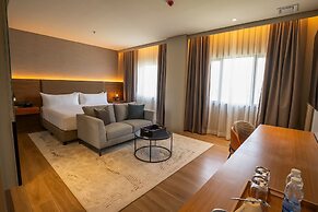 Brittany Hotel Villar City