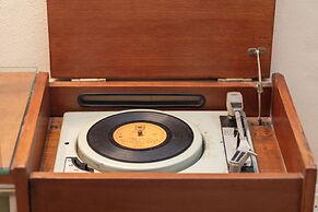 Vintage Eclectic Loft by Sea N' Rent