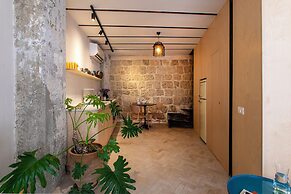 Vintage Eclectic Loft by Sea N' Rent