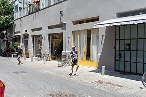 Vintage Eclectic Loft by Sea N' Rent