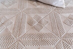 Vintage Eclectic Loft by Sea N' Rent