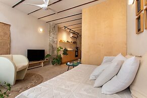 Vintage Eclectic Loft by Sea N' Rent