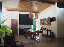 Ceda Guest House by HiveRooms