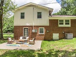 Single-family Home With Spacious Backyard