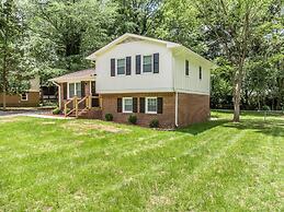 Single-family Home With Spacious Backyard