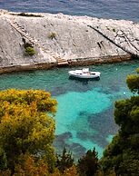 Four Bedroom apt w Patio Close to Beach and Center