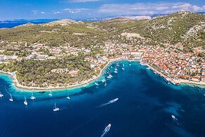 Four Bedroom apt w Patio Close to Beach and Center