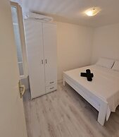 Four Bedroom apt w Patio Close to Beach and Center