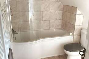 Charming and Modern 3 bed Cottage in Wansford