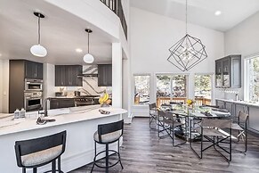 4223 Spruce Way 4 Bedroom Duplex by RedAwning