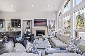 4223 Spruce Way 4 Bedroom Duplex by RedAwning