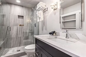 4223 Spruce Way 4 Bedroom Duplex by RedAwning