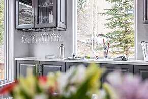 4223 Spruce Way 4 Bedroom Duplex by RedAwning