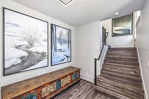 4223 Spruce Way 4 Bedroom Duplex by RedAwning