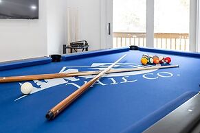 4223 Spruce Way 4 Bedroom Duplex by RedAwning