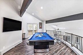 4223 Spruce Way 4 Bedroom Duplex by RedAwning