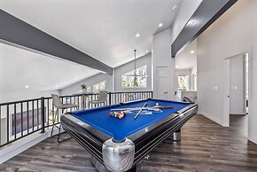 4223 Spruce Way 4 Bedroom Duplex by RedAwning