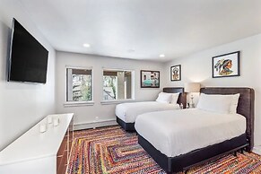 4223 Spruce Way 4 Bedroom Duplex by RedAwning