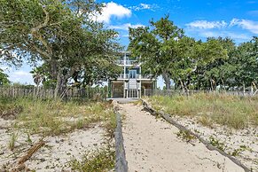Pelican View Beach House - Private Beach!!