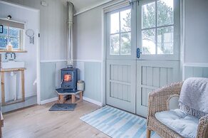 Haven View - 1 Bed Shepherds Hut - St Ishmael's