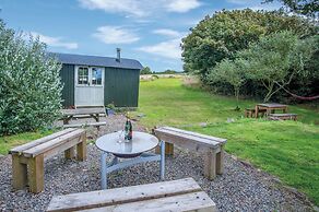 Haven View - 1 Bed Shepherds Hut - St Ishmael's