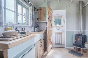 Haven View - 1 Bed Shepherds Hut - St Ishmael's