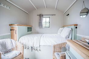 Haven View - 1 Bed Shepherds Hut - St Ishmael's