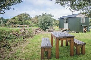 Haven View - 1 Bed Shepherds Hut - St Ishmael's