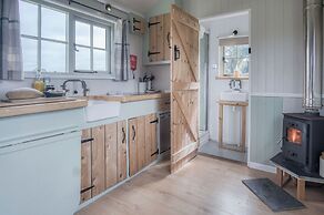 Haven View - 1 Bed Shepherds Hut - St Ishmael's
