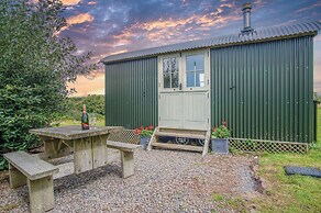 Haven View - 1 Bed Shepherds Hut - St Ishmael's