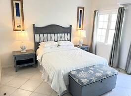 Condominium apartment in front of Beach