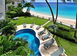 Condominium apartment in front of Beach