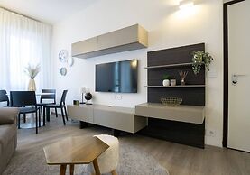 Charming and Modern Three-bedroom Apartment in the Heart of the City o