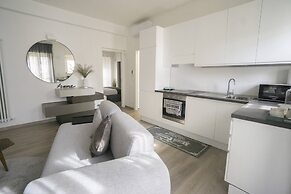 Charming and Modern Three-bedroom Apartment in the Heart of the City o