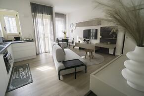 Charming and Modern Three-bedroom Apartment in the Heart of the City o