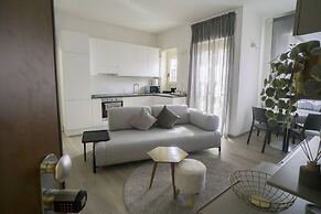 Charming and Modern Three-bedroom Apartment in the Heart of the City o