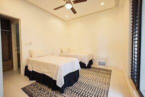Paradise Bay Great View Luxury 2BR Condo