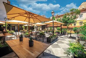 Bey House Royal Hotel