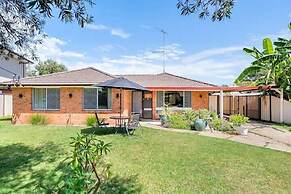 Cheerful 3 bedroom house with free parking