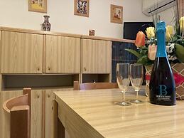 Spacious Apartment for up to 6 Guests by - Beahost