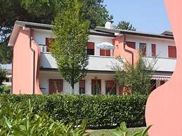 Cozy Flat in Residence With Swimming Pool-beahost