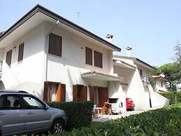 Villa With Garden and Barbeque 250m From the sea