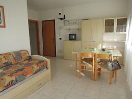 Homely 1 Bedroom Flat With Side sea View